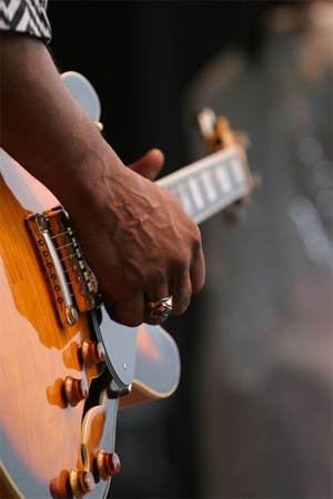 /images/guitarskole/02A10ZU1.jpg